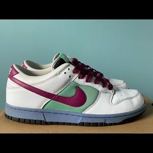 nike dunk low logan berry size 9.5